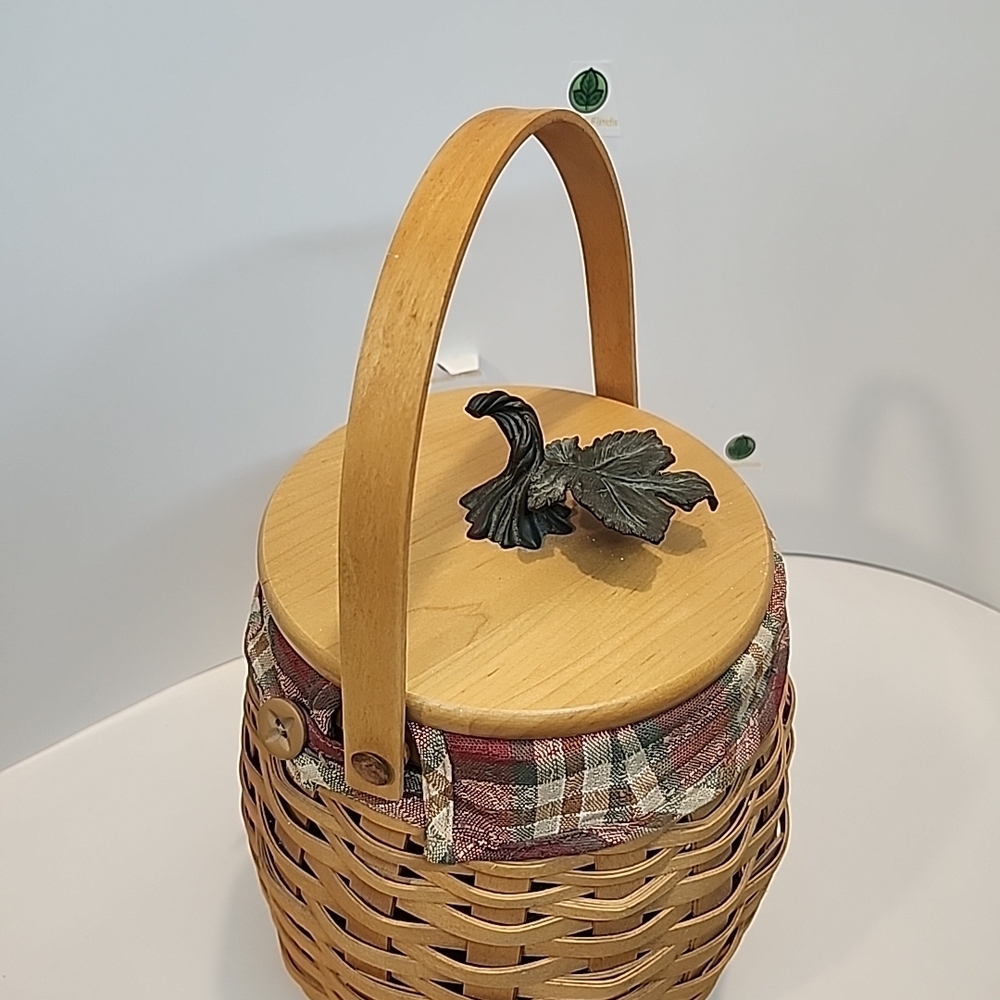 Longaberger Tan Woven Basket with Lid and Handle - Picture 7 of 15